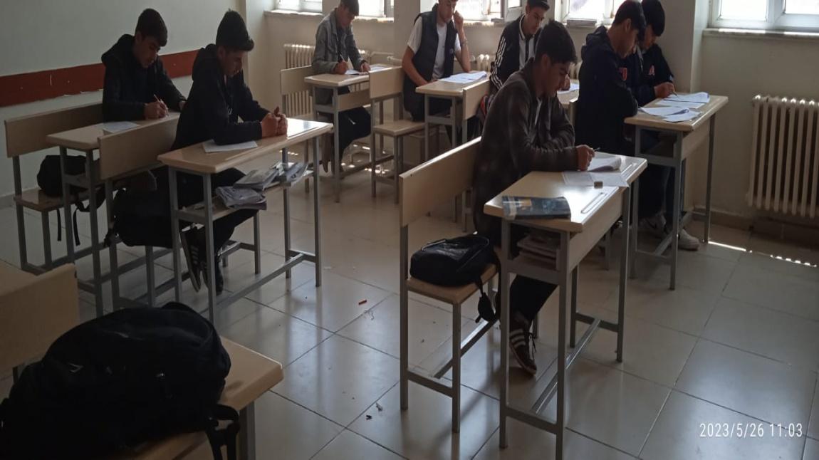 MEB Din Öğretimi Genel Müdürlüğü tarafından hazırlanan testler okulda deneme sınavı olarak uygulandı